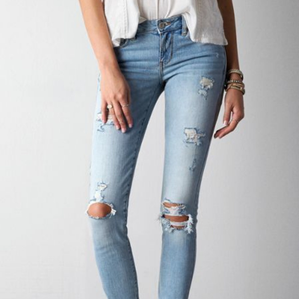 💲SOLD AEO Distressed Ripped Skinny Jeans 00